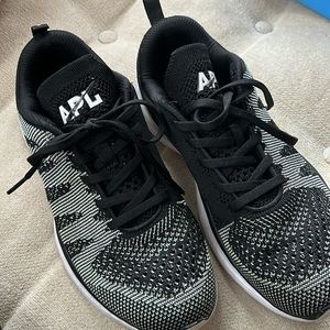 APL tennis shoes size 8.5